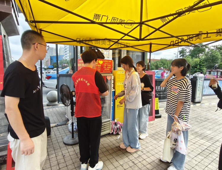  爱心接力，温暖传递—景区志愿服务接力赛 