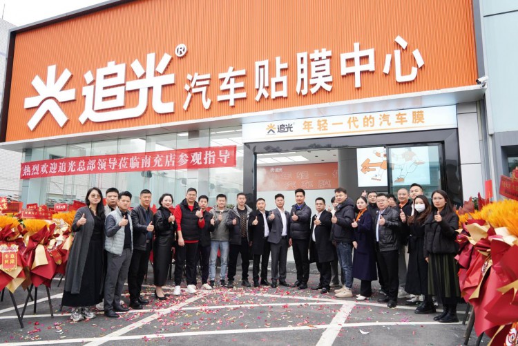 追光四川南充明星店：与热爱并肩前行