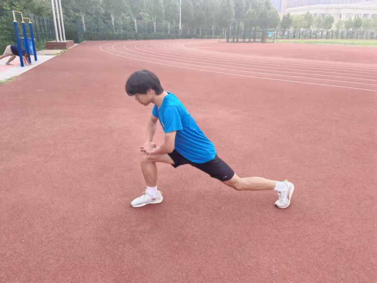  赛场驰骋显锐气，研学实践绽青春 