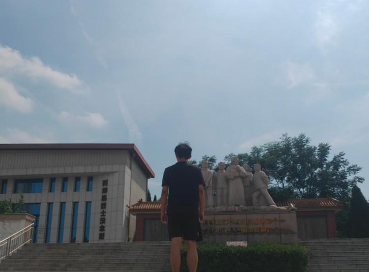  革命耀中华，红色千万家 
