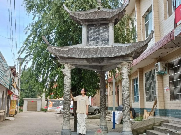  一脚踏三省：白浪街的碑影里的交融密码 