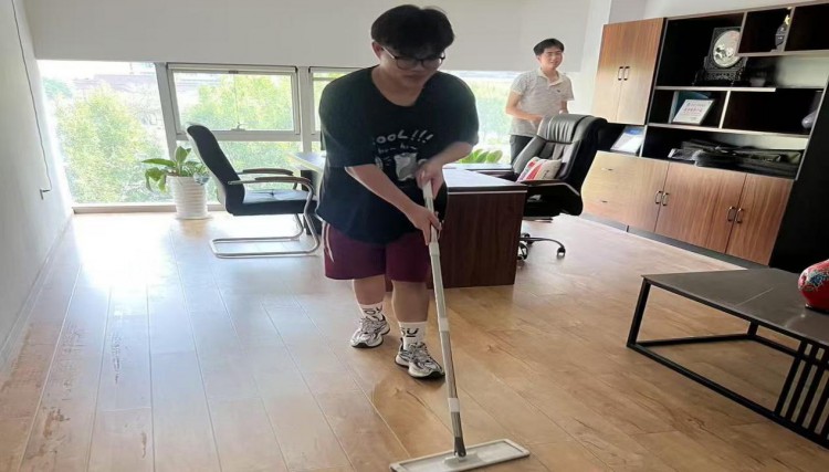  暑期社会实践纪实：在清扫中看见细节的力量 