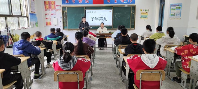  湖南沅陵楠木小学： “悦读经典”润童心 论语诵读满校园 