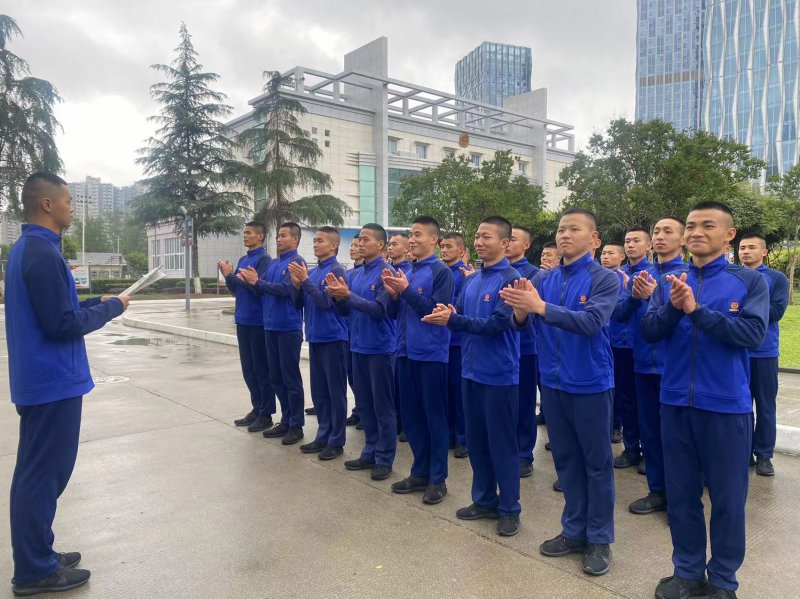  学习新思想 阅读伴成长 