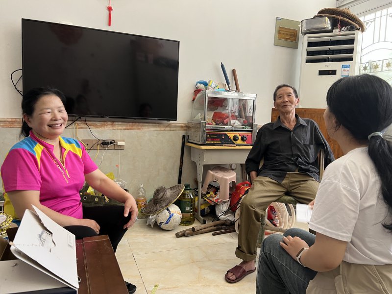 黄佑函访谈妇女主任与非遗传承人 周关佳怡摄.JPG
