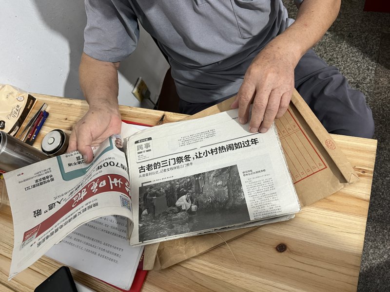 非遗传承人保留的“三门祭冬”报道 黄佑函摄.JPG
