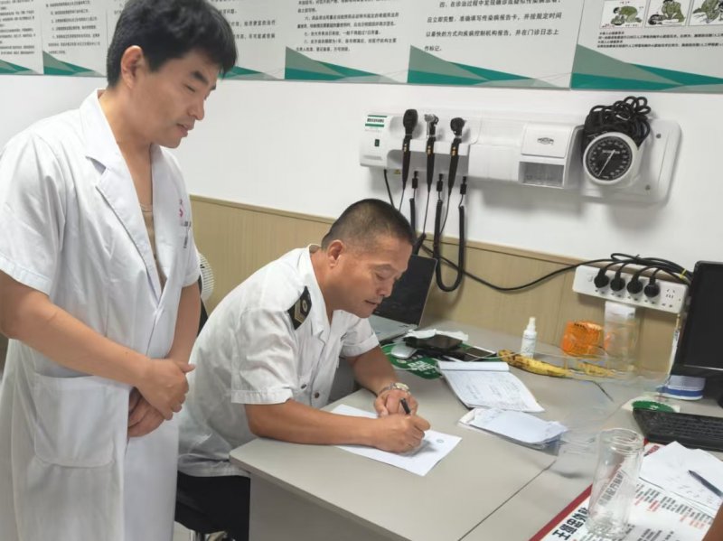  常庄镇中心卫生院开展卫生监督协管巡查工作 