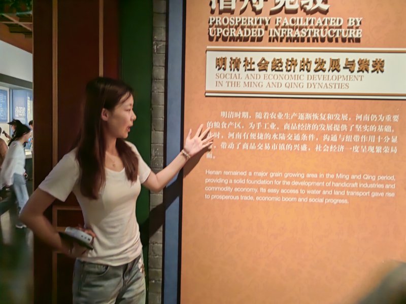 图为陈曼介绍明清社会的场景.jpg