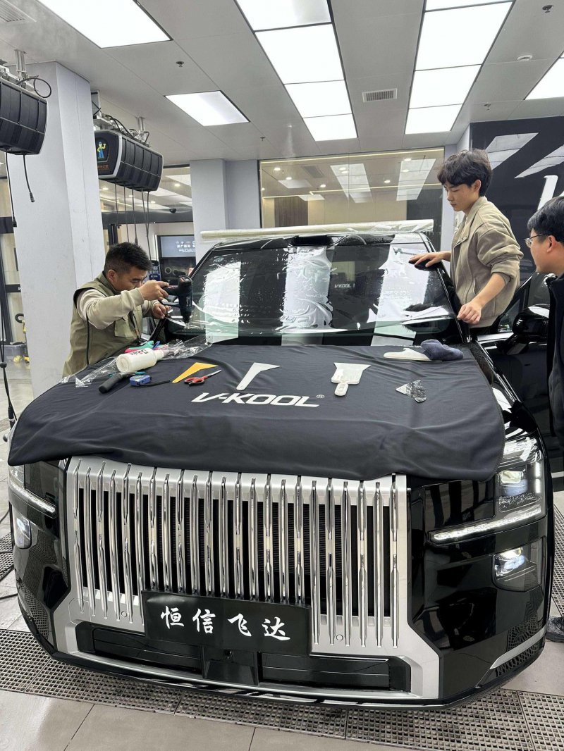 24-太阳膜施工黑色豪华车.jpg